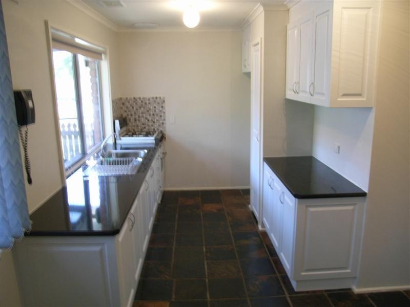 273 Main Rd West, St Albans VIC 3021