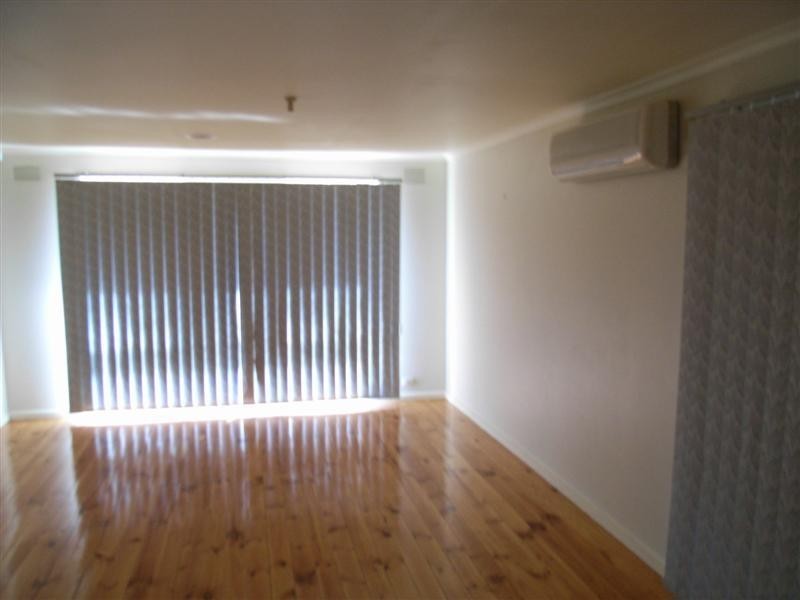 273 Main Rd West, St Albans VIC 3021