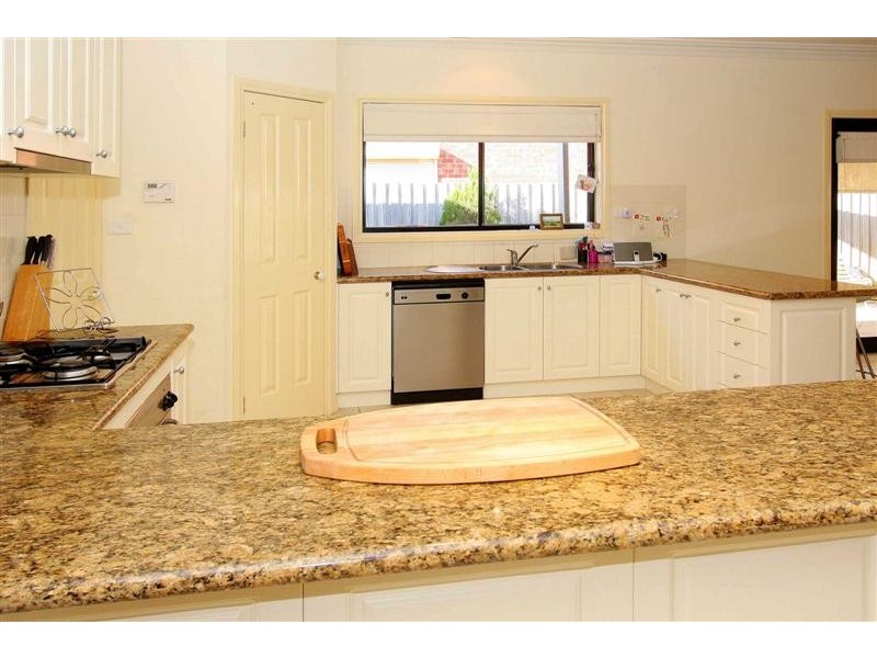 6 Forrest Place, Taylors Lakes VIC 3038