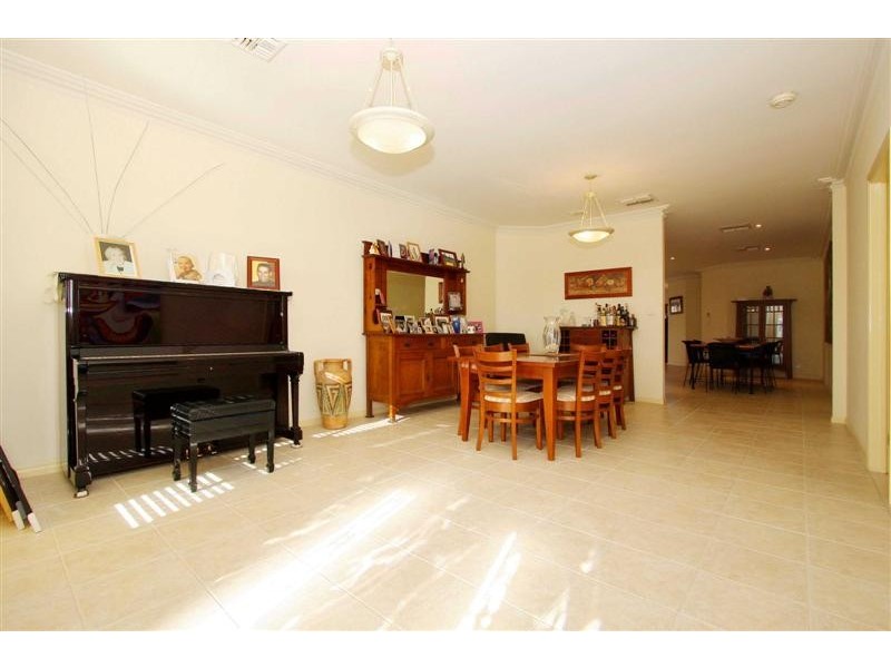 6 Forrest Place, Taylors Lakes VIC 3038