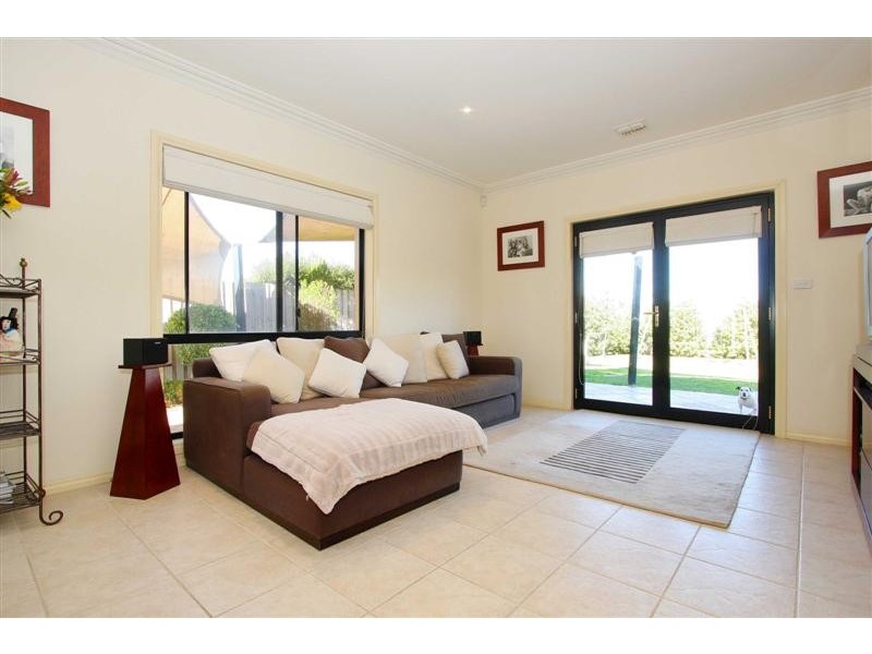 6 Forrest Place, Taylors Lakes VIC 3038