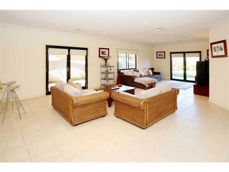 6 Forrest Place, Taylors Lakes VIC 3038