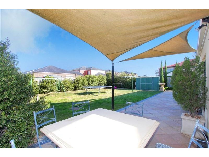 6 Forrest Place, Taylors Lakes VIC 3038