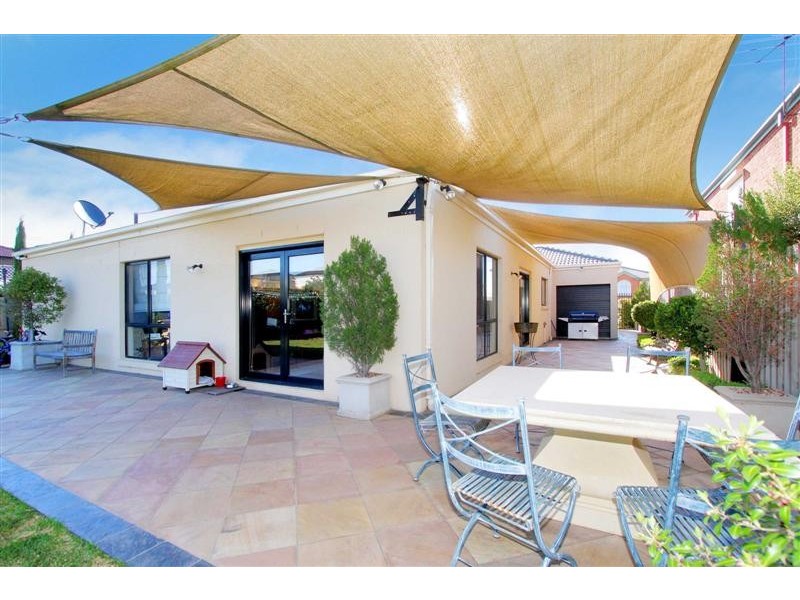 6 Forrest Place, Taylors Lakes VIC 3038