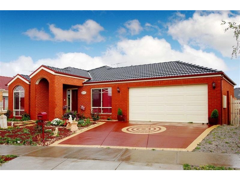 17 Herrington Turn, Caroline Springs VIC 3023