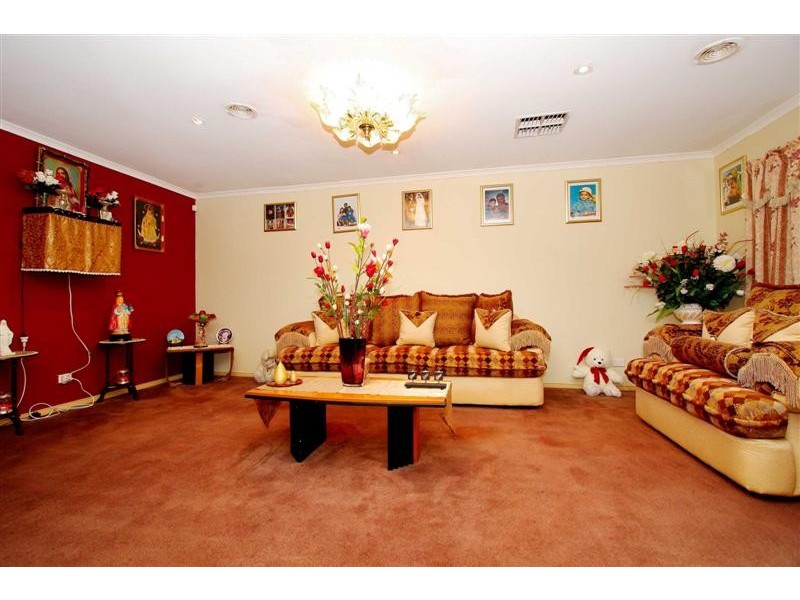 17 Herrington Turn, Caroline Springs VIC 3023