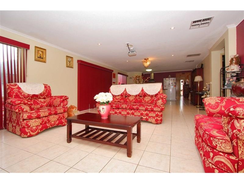 17 Herrington Turn, Caroline Springs VIC 3023