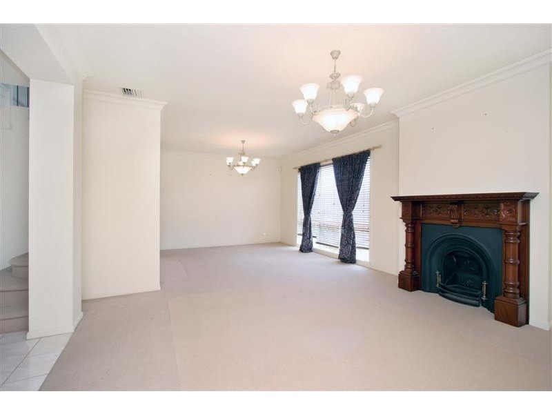 5 Rising Court, Hillside VIC 3037