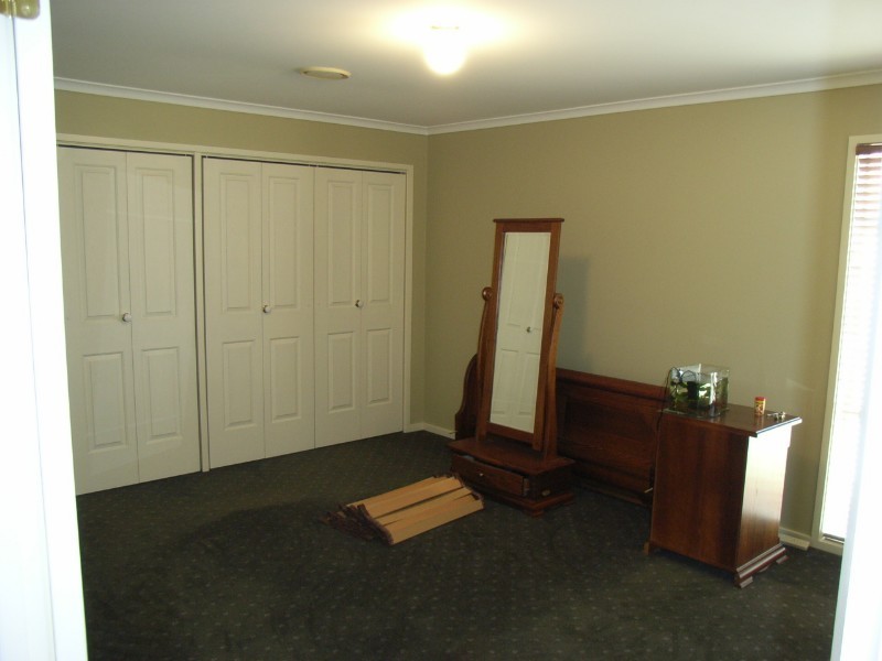 8 Correa Close, Delahey VIC 3037