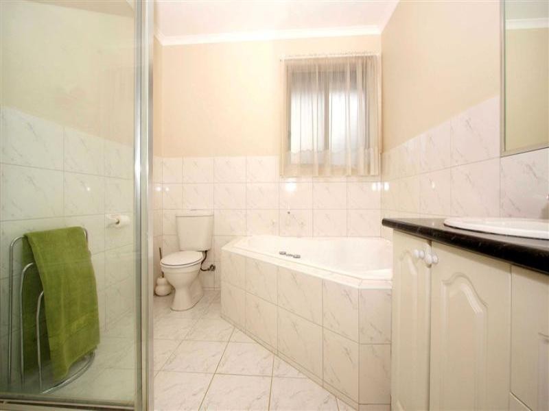 4 Santa Monica Drive, Taylors Lakes VIC 3038