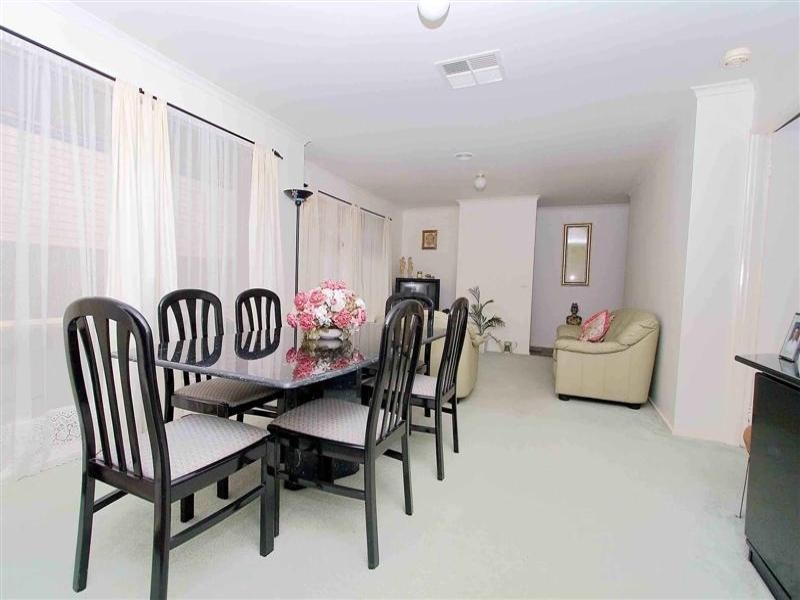 9 Penlow Court, Hillside VIC 3037