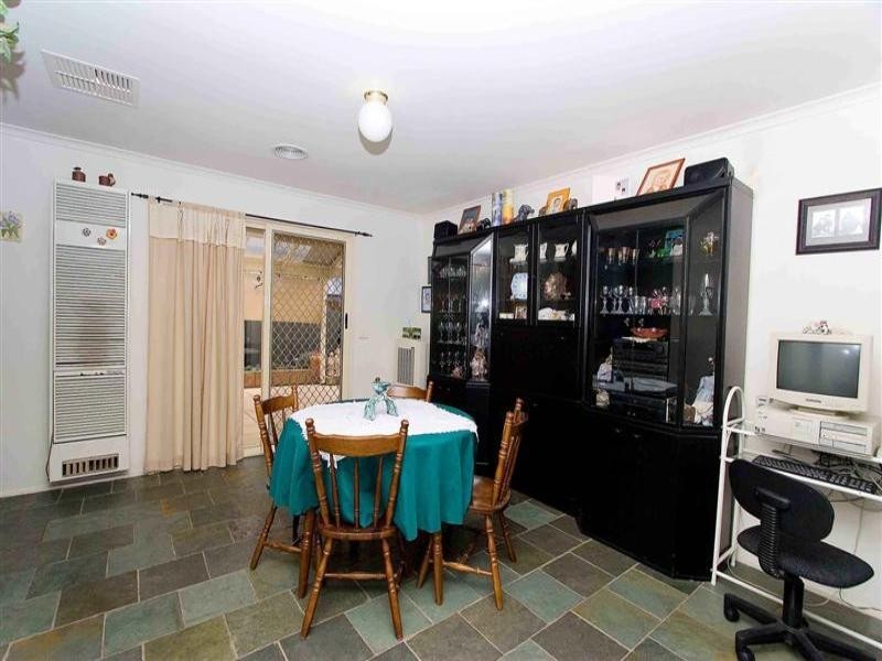 9 Penlow Court, Hillside VIC 3037