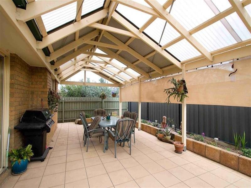 9 Penlow Court, Hillside VIC 3037