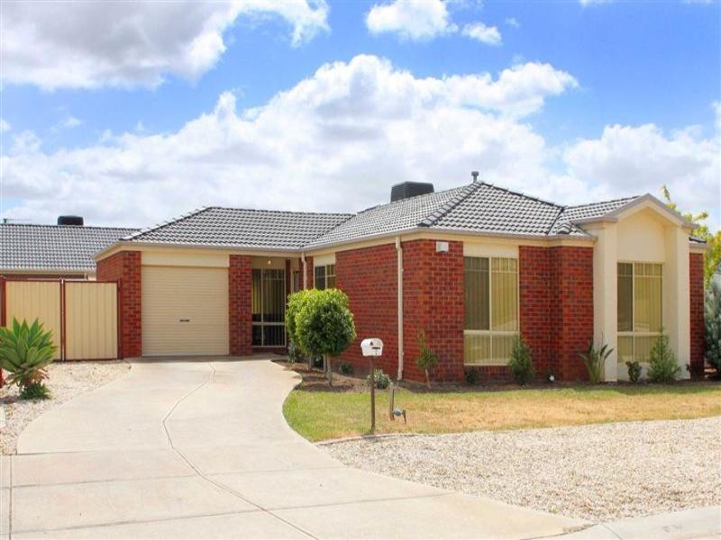 2 Sunrise Drive, Hillside VIC 3037