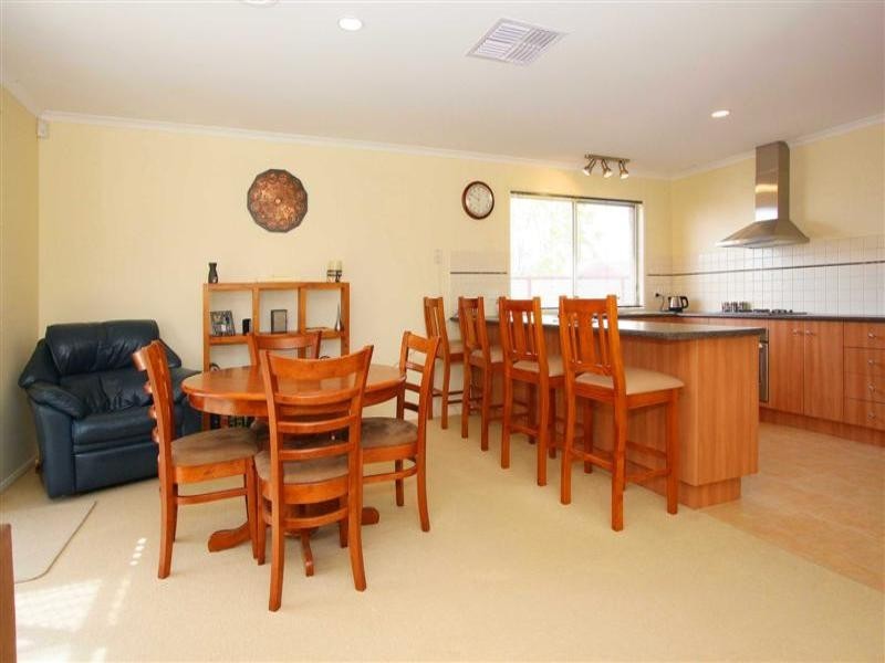 2 Sunrise Drive, Hillside VIC 3037