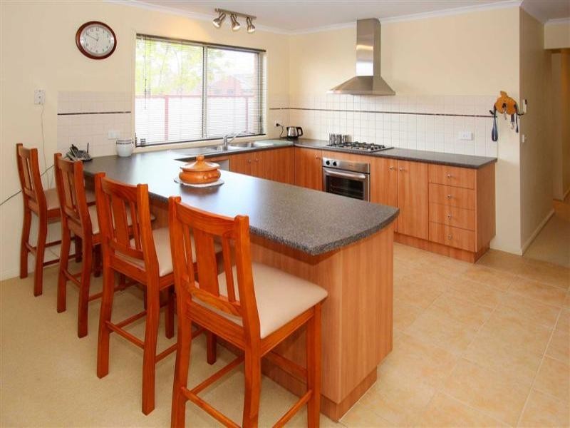 2 Sunrise Drive, Hillside VIC 3037