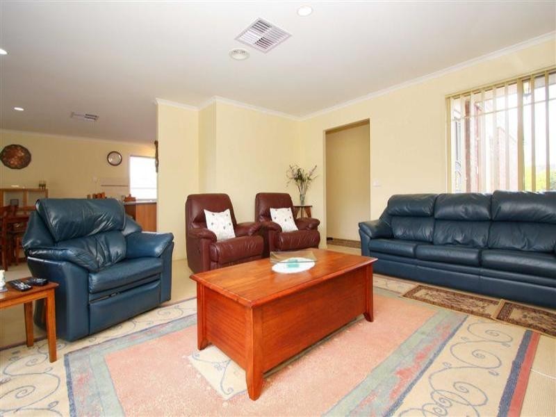 2 Sunrise Drive, Hillside VIC 3037