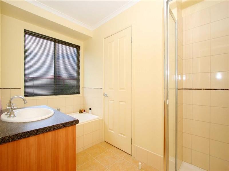 2 Sunrise Drive, Hillside VIC 3037