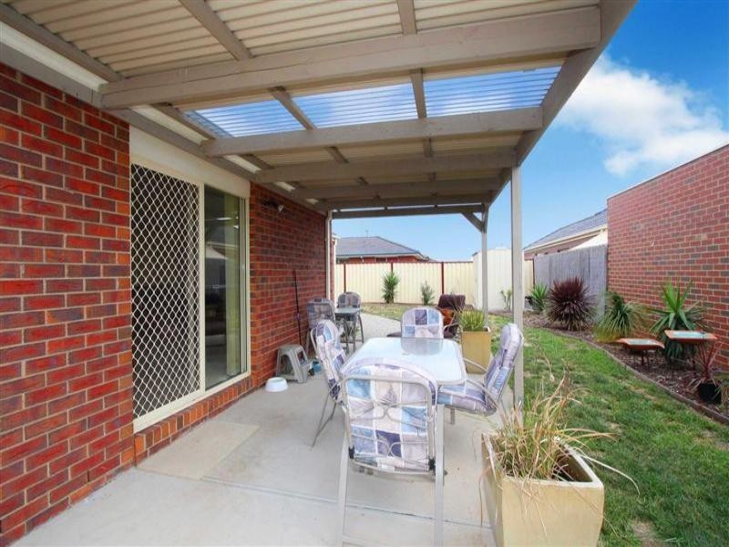 2 Sunrise Drive, Hillside VIC 3037