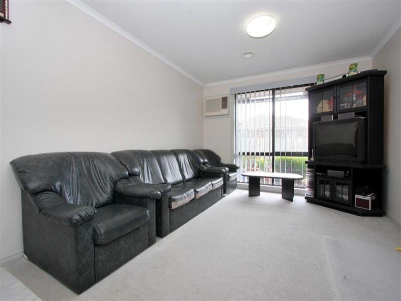 2 Darriwill Close, Delahey VIC 3037