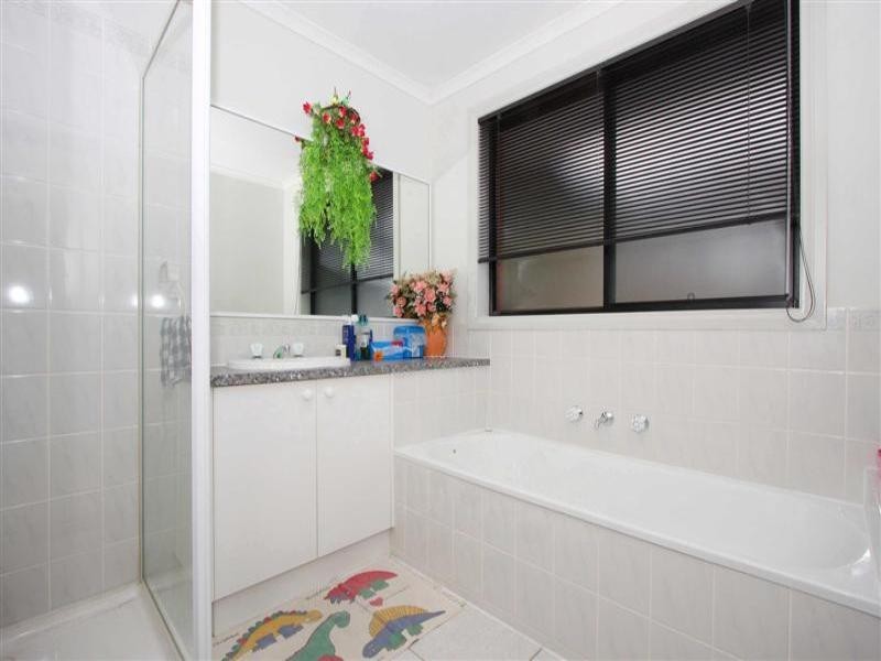 2 Darriwill Close, Delahey VIC 3037