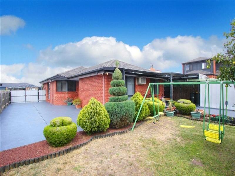 2 Darriwill Close, Delahey VIC 3037