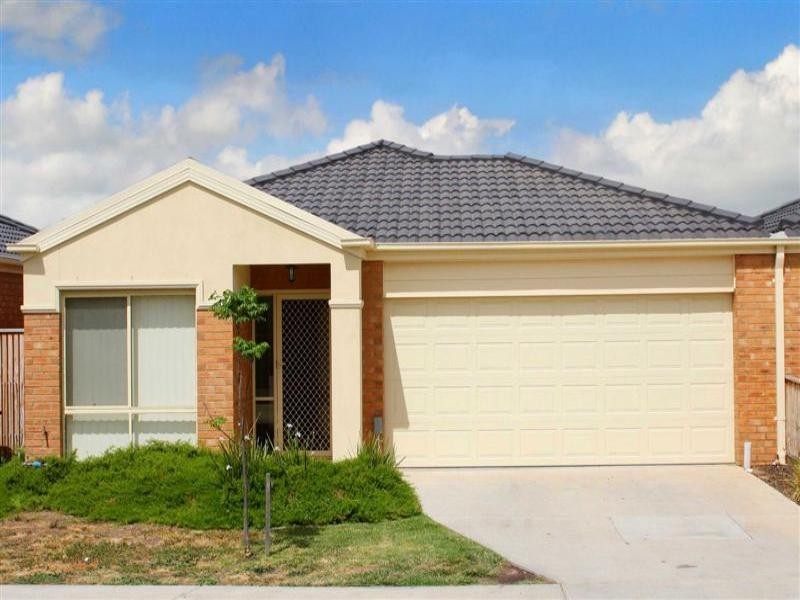 8 Tintern Loop, Hillside VIC 3037
