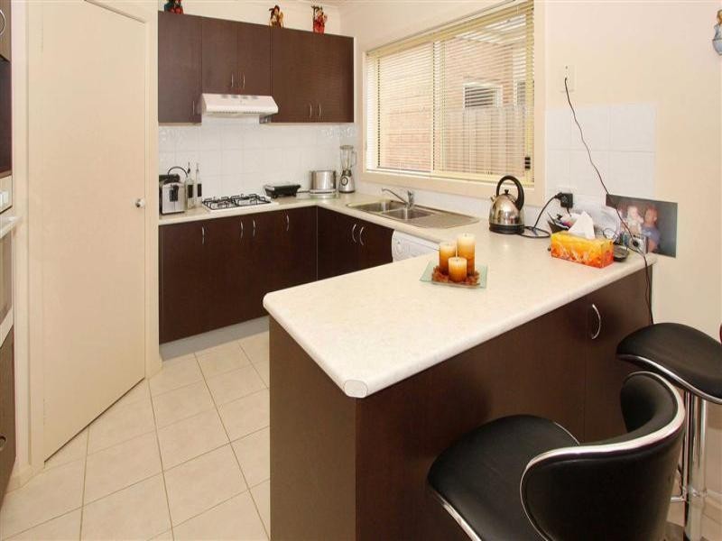 8 Tintern Loop, Hillside VIC 3037