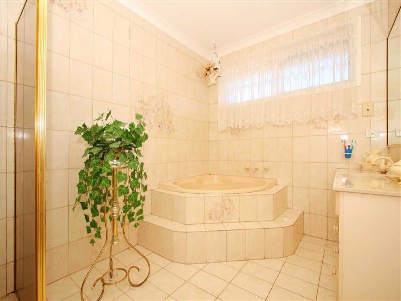 9 St Warden Court, Keilor Downs VIC 3038