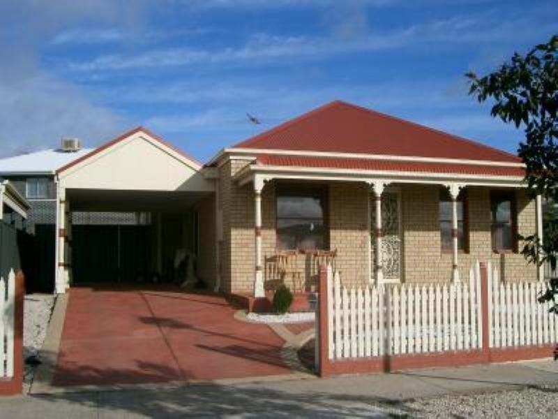 17 French Crescent, Caroline Springs VIC 3023