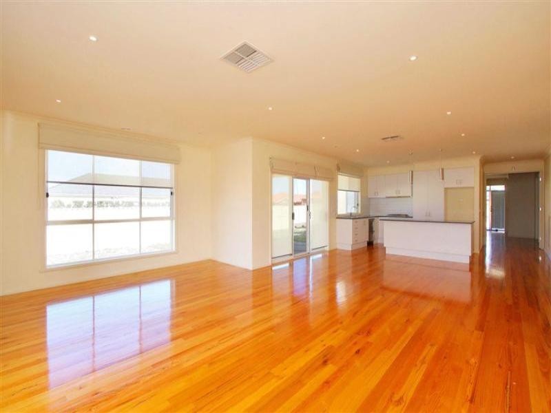 28 Langmore Drive, Hillside VIC 3037