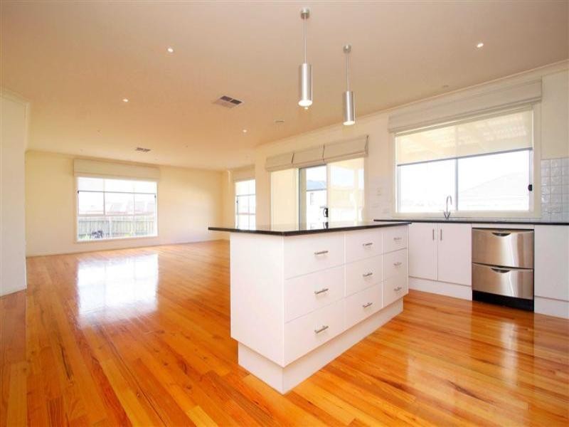 28 Langmore Drive, Hillside VIC 3037