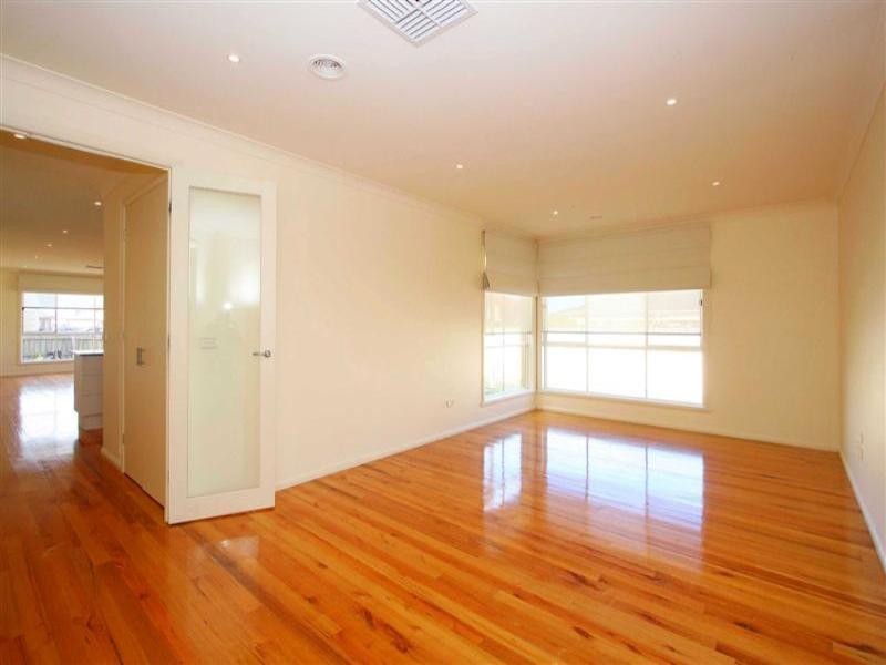 28 Langmore Drive, Hillside VIC 3037