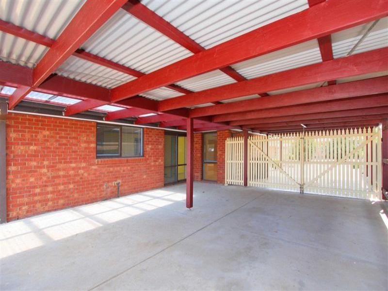 18 Poltava Walk, Delahey VIC 3037