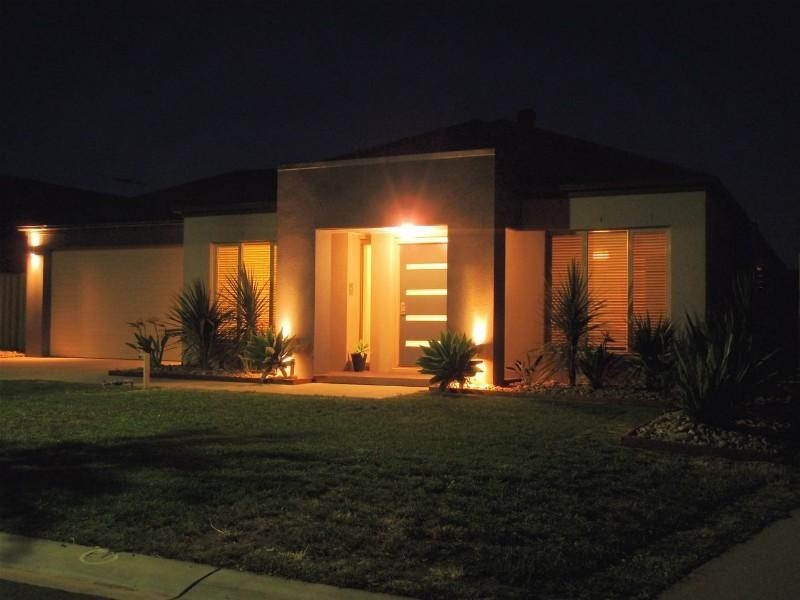 14 Deepdene Street, Caroline Springs VIC 3023