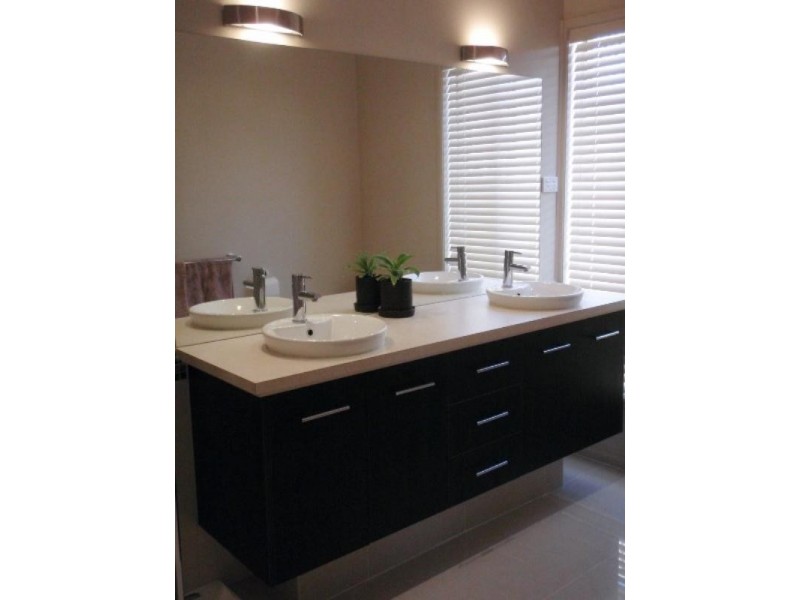 14 Deepdene Street, Caroline Springs VIC 3023