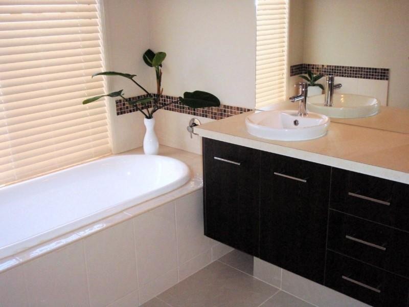 14 Deepdene Street, Caroline Springs VIC 3023