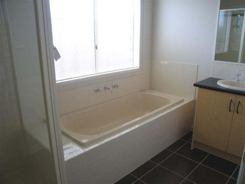 1/7 Balmoral Court, Hillside VIC 3037