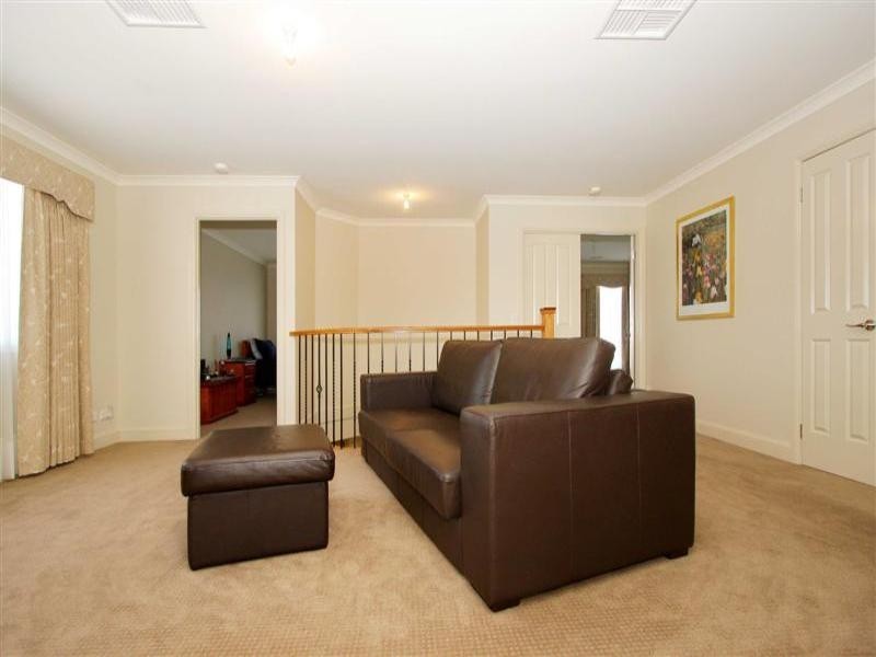 16 Rowlandson Way, Taylors Lakes VIC 3038