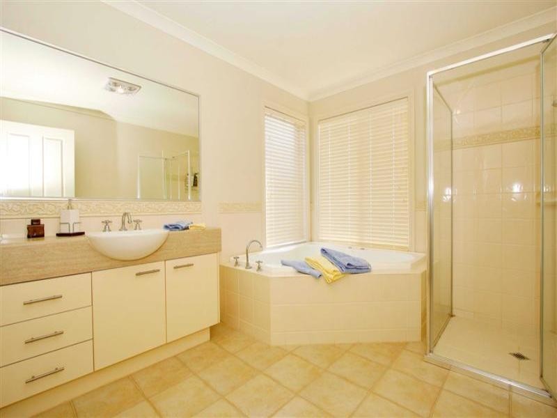 16 Rowlandson Way, Taylors Lakes VIC 3038