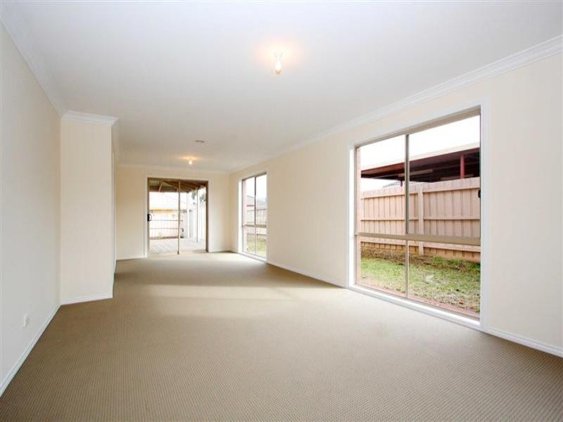 12 Kelland Avenue, Hillside VIC 3037