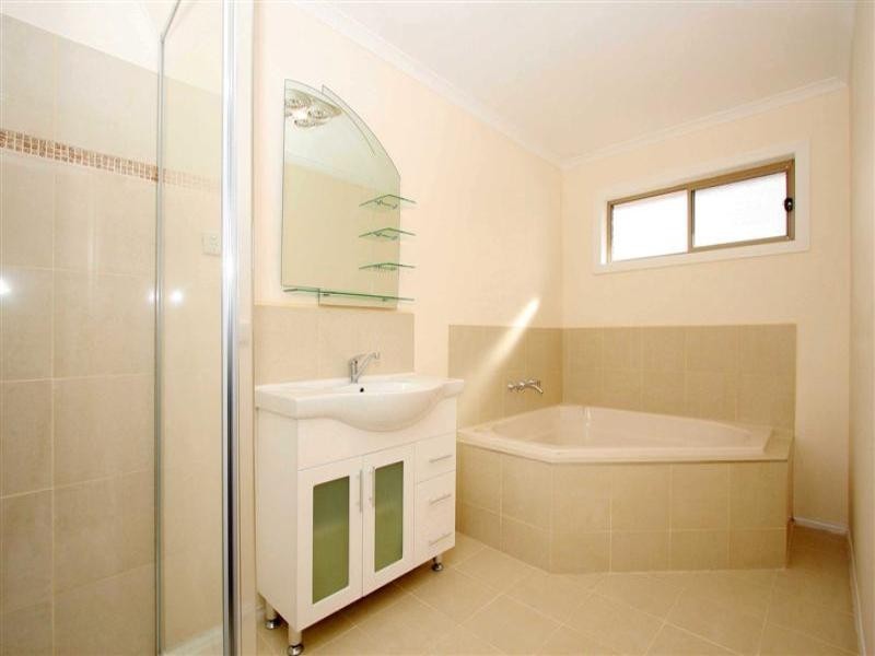 12 Kelland Avenue, Hillside VIC 3037