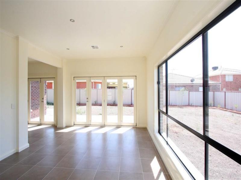 5 MacDonald Place, Taylors Hill VIC 3037