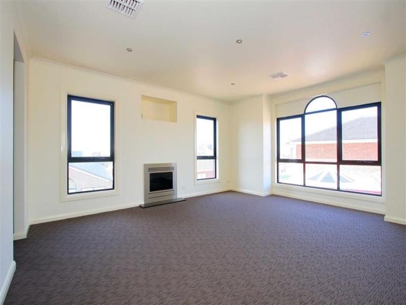 5 MacDonald Place, Taylors Hill VIC 3037