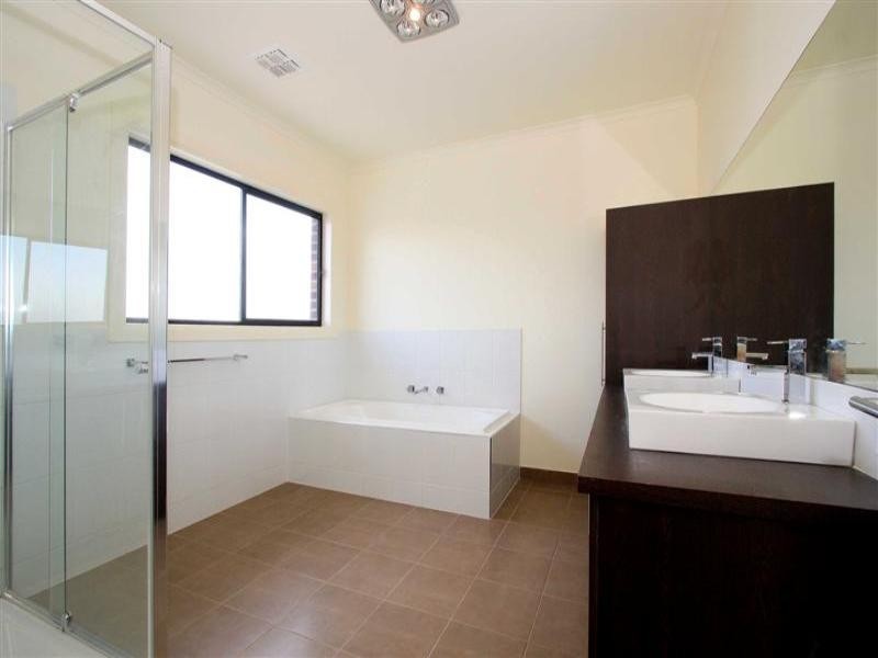 5 MacDonald Place, Taylors Hill VIC 3037