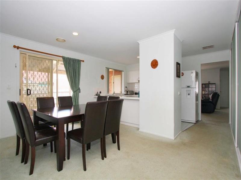 12 Queens Parade, Hillside VIC 3037