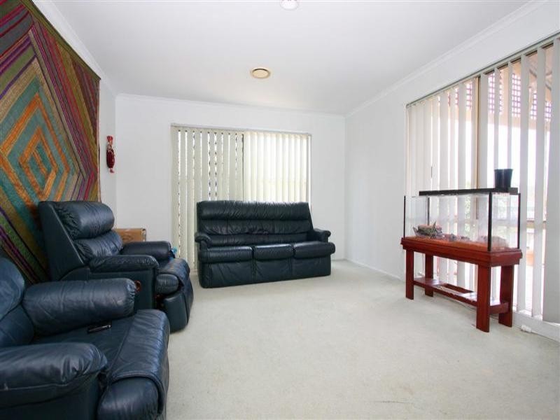 12 Queens Parade, Hillside VIC 3037