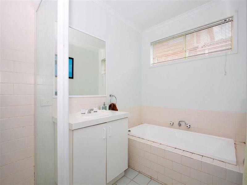 12 Queens Parade, Hillside VIC 3037