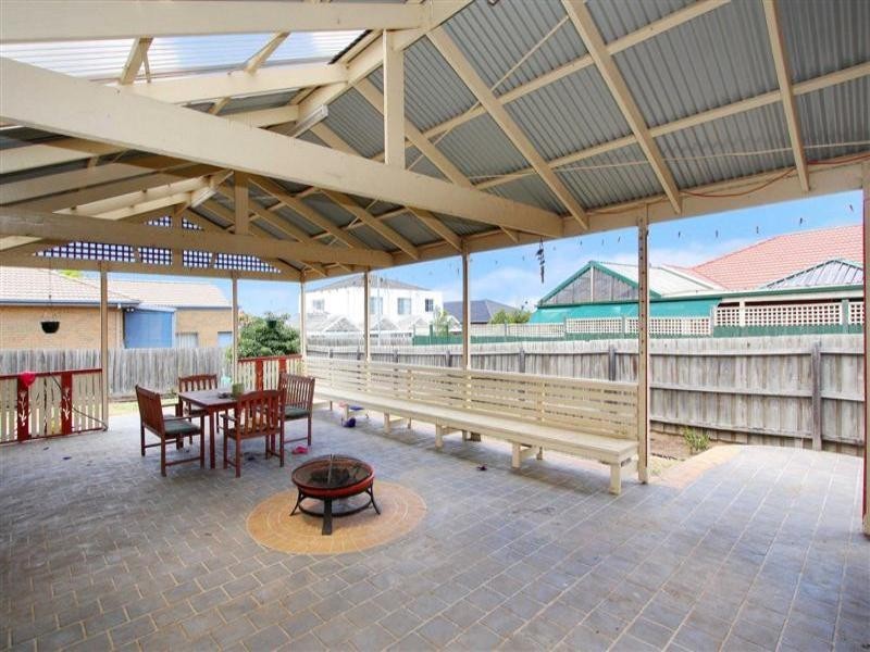 12 Queens Parade, Hillside VIC 3037