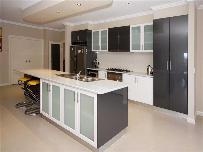 11 Como Avenue, Burnside Heights VIC 3023